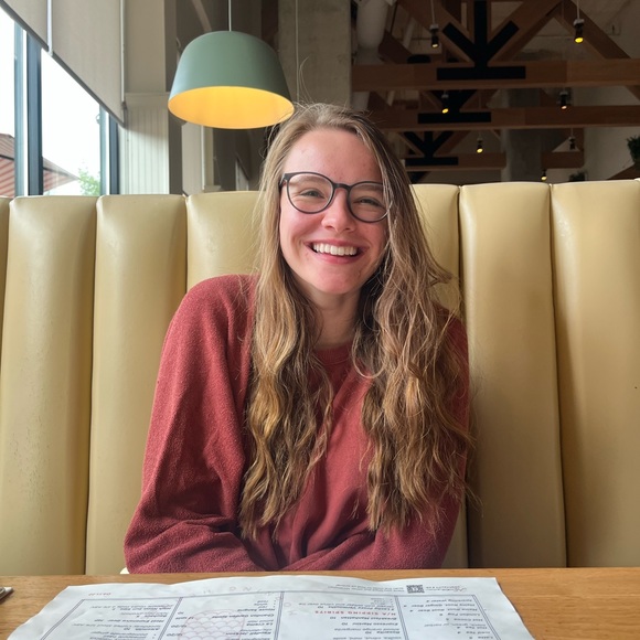 Meet your Posher, Olivia - Picture 1 of 8